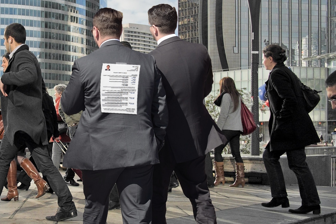 Insolite : Il colle ses CV dans le dos des patrons du CAC 40 !