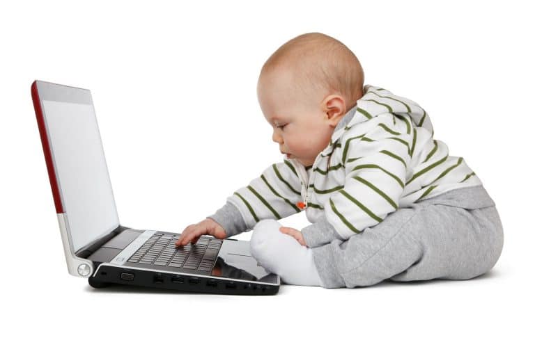 Le babysitting pour les étudiants, job d’appoint qui continue à chercher ses candidats !